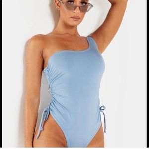 Pretty Little Thing - one shoulder swimsuit
